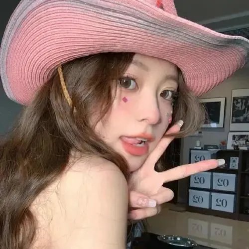 实力派歌手又出大瓜：机场牵手女助理，好友出面澄清，凌晨